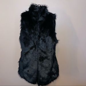 White House Black Market Faux-Fur Vest Style: 570189326 Size M